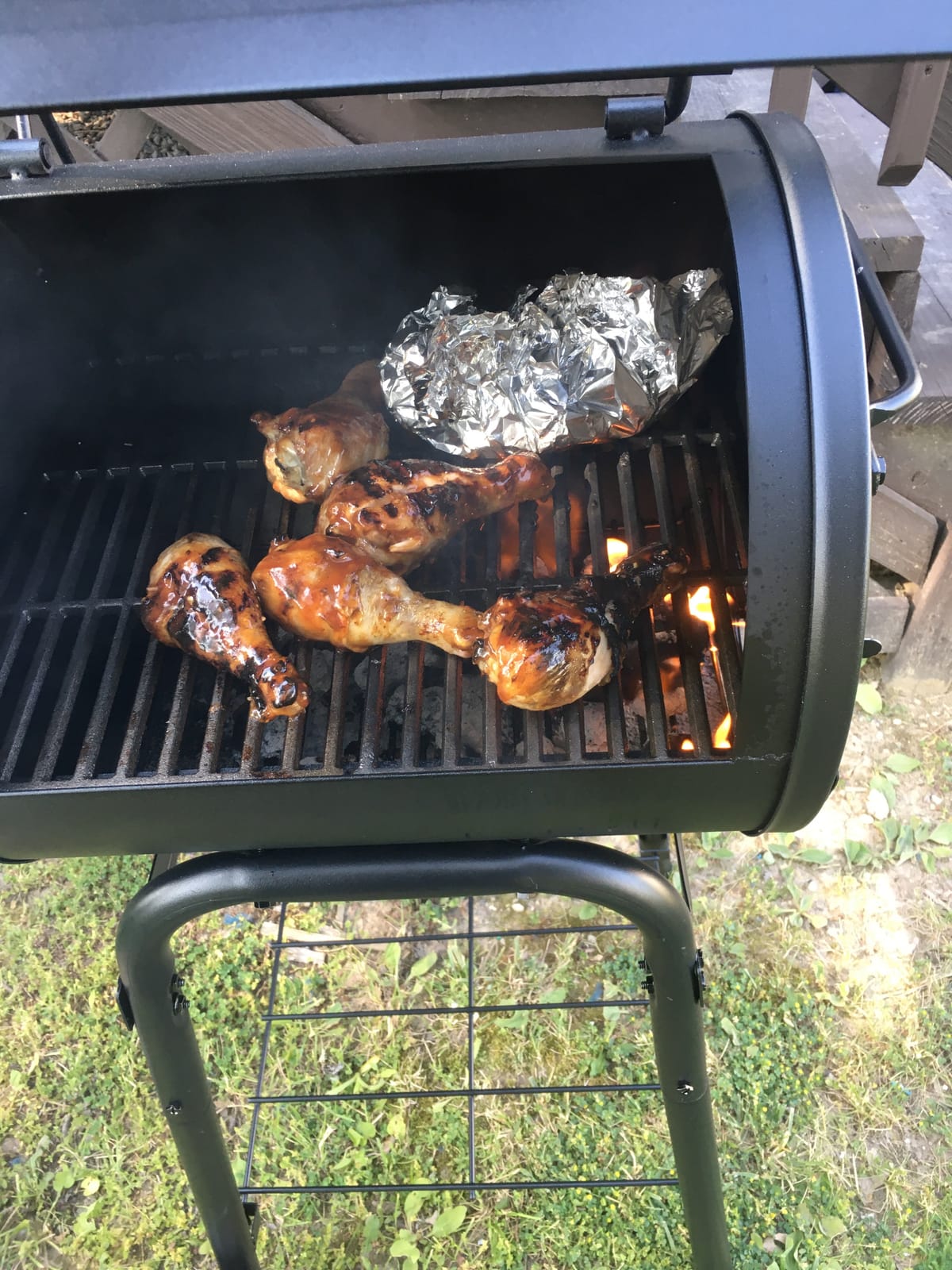 Char-Griller® Patio Pro Charcoal Grill and Smoker with Cast Iron Grates, Premium Wood Shelf and Damper Control, 250 Cooking Square Inches in Black, Model E1515 customer photo 2