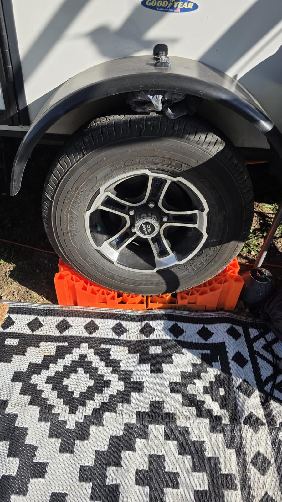 Lynx Levelers 11 Pack Including 1 Lynx Cap Level Top for RV/Trailer/Motorhome/Vanlife Interlocking Leveling Blocks with Storage Bag for Most Leveling and Stabilizing Functions. 00015, Made in USA. customer photo 2