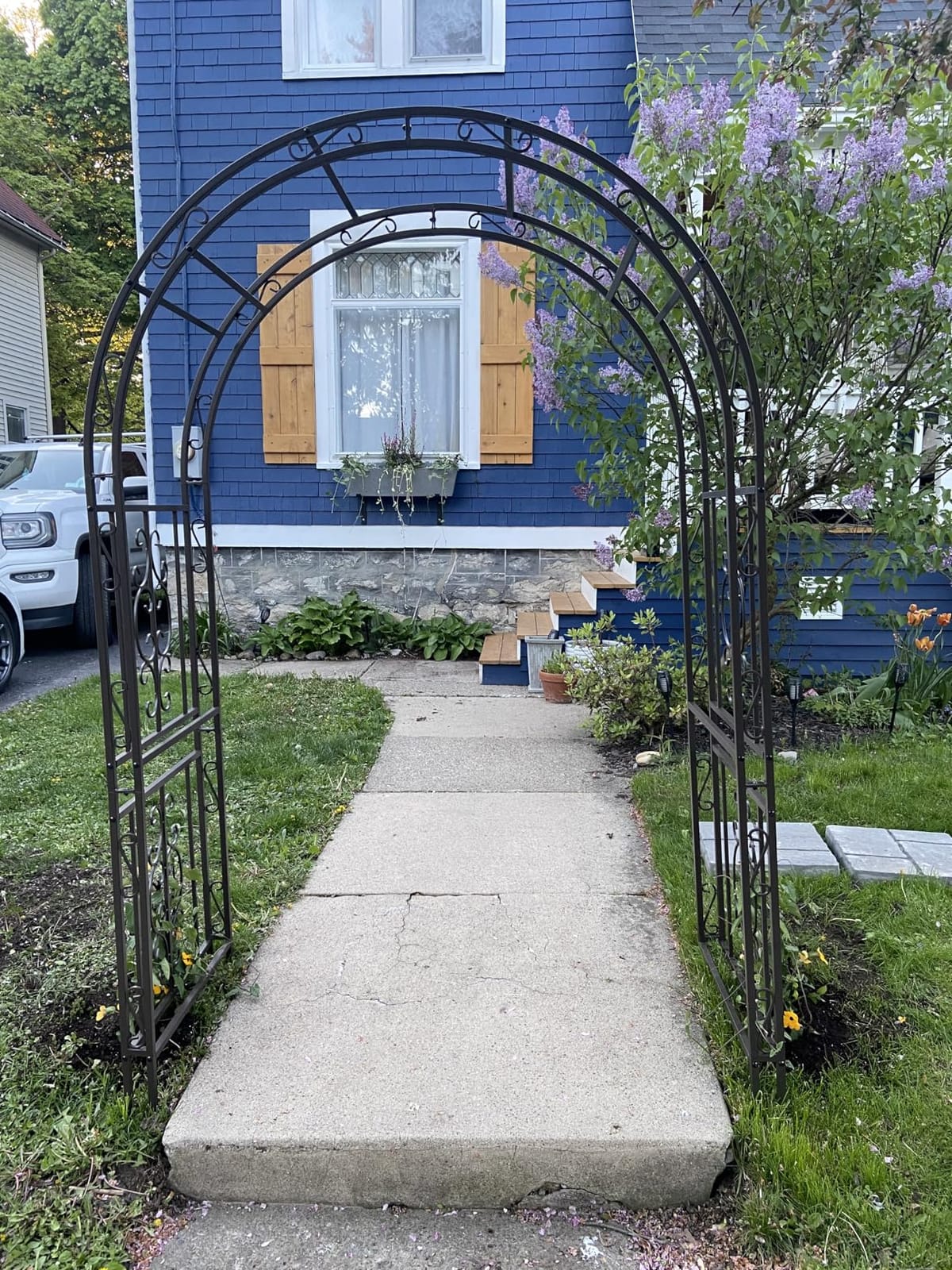 Plow & Hearth Arch Metal Outdoor Garden Arbor | Montebello | 7 Feet Tall | Steel Iron Trellis Lattice for Climbing Plants & Heavy Vines | Wedding Outdoor Patio Décor customer photo 1