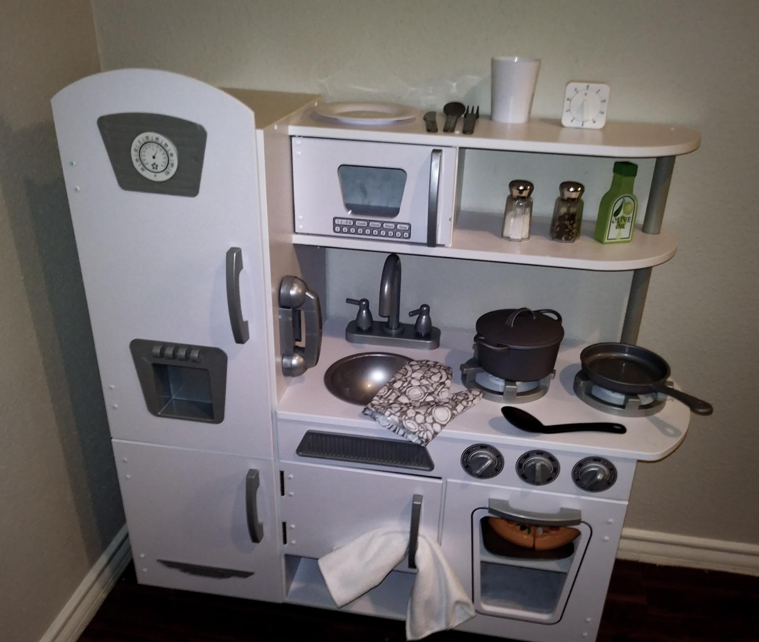 KidKraft Vintage Wooden Play Kitchen with Pretend Ice Maker and Play Phone, White customer photo 1
