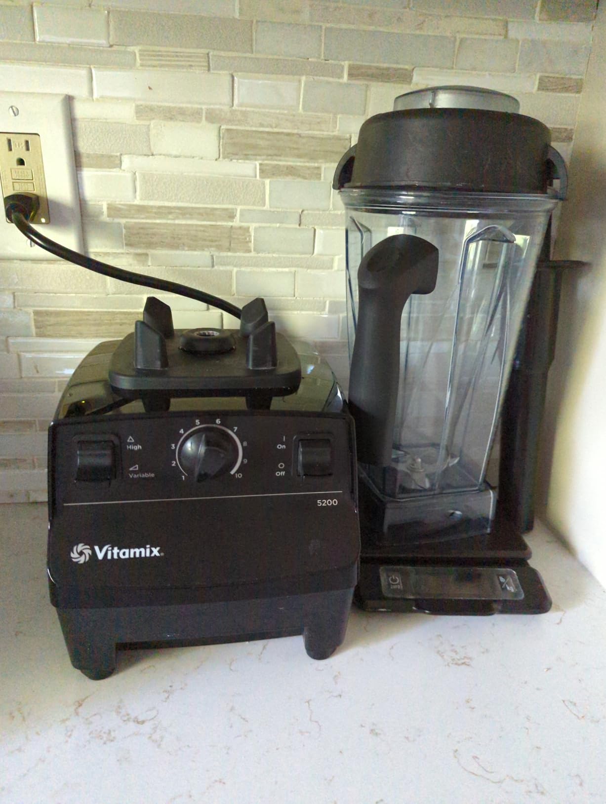 Vitamix 5200 Professional-Grade Blender, 64 oz. Container, Black customer photo 2