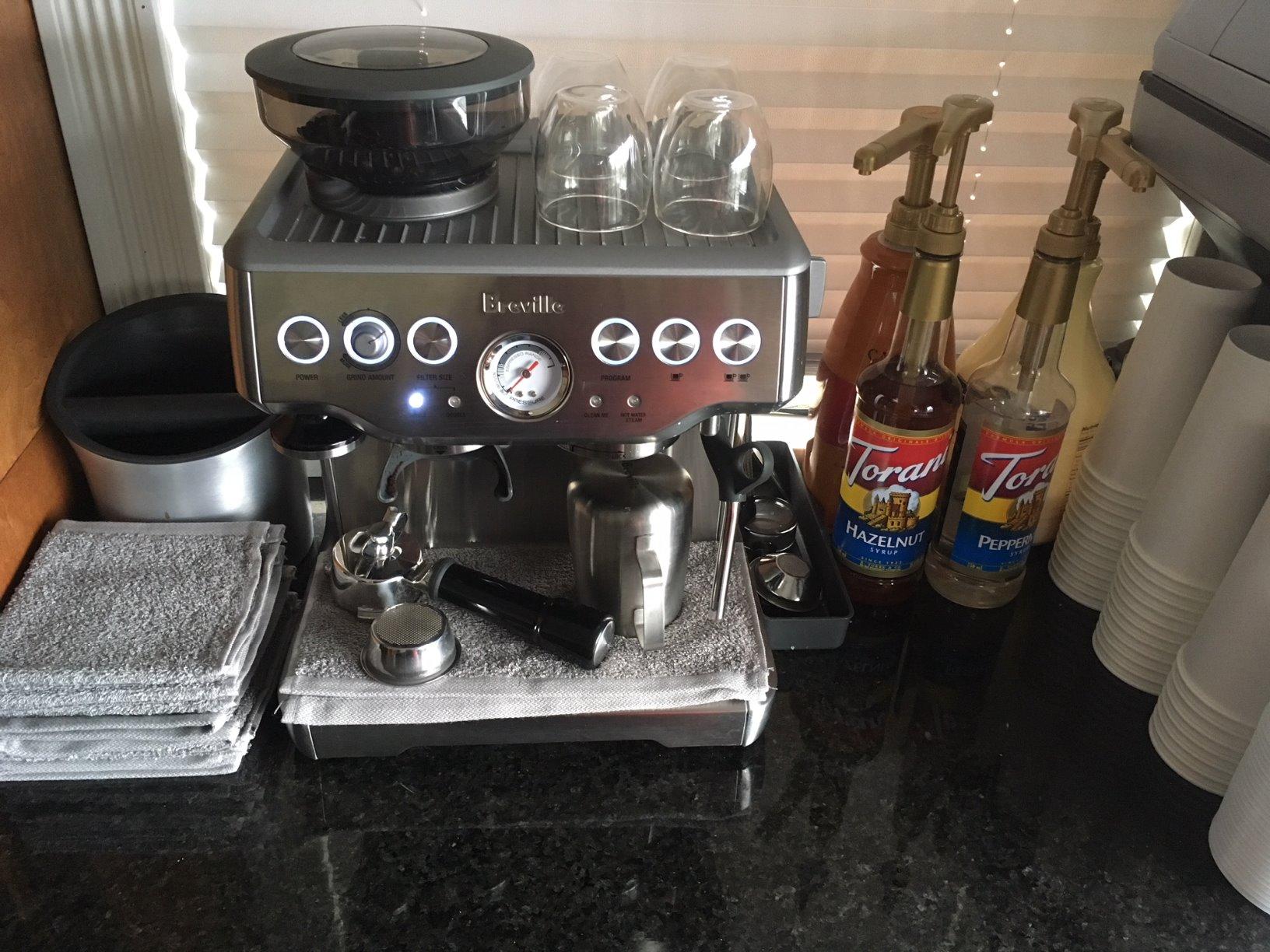 Breville BES870XL Barista Express Espresso Machine, Brushed Stainless Steel | Craft café-quality espresso shots, lattes and cappuccinos at home with this manual coffee maker with built-in grinder customer photo 2