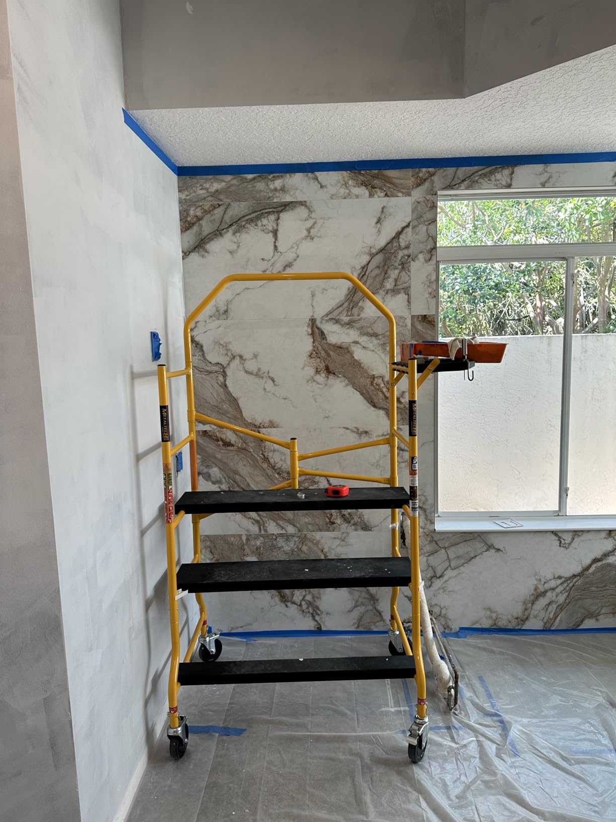 Metaltech I-IMIS Job Site Series 6-3/8'. x 4'. x 2-1/2'. Scaffold 900 Lb. Load Capacity customer photo 2