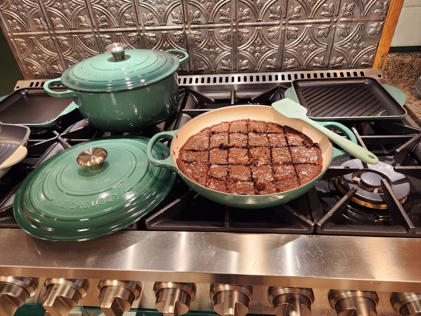 Le Creuset Enameled Cast Iron Round Dutch Oven, 7.25 qt., Cerise customer photo 1