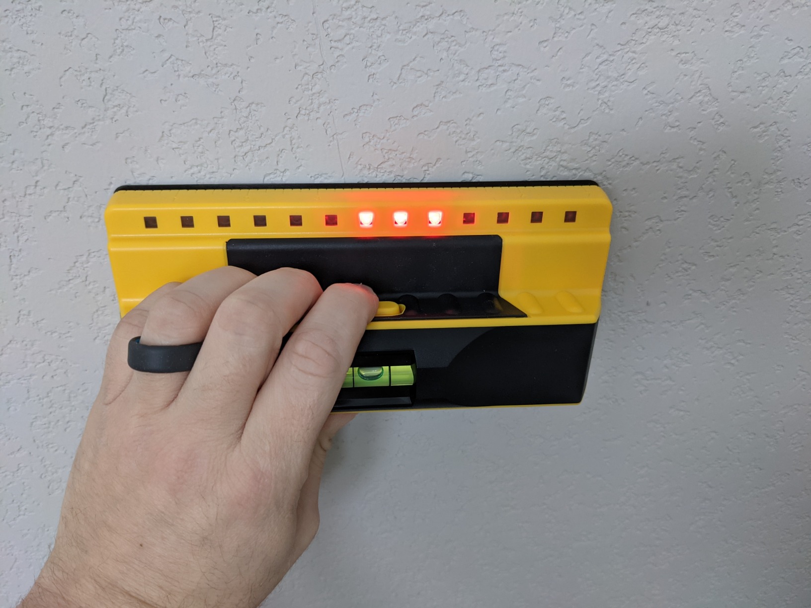 Franklin Sensors ProSensor 710+ Stud Finder, 13-Sensor Wall Scanner | Wood and Metal Stud Detector with Built-in Bubble Level, Made in the USA customer photo 2