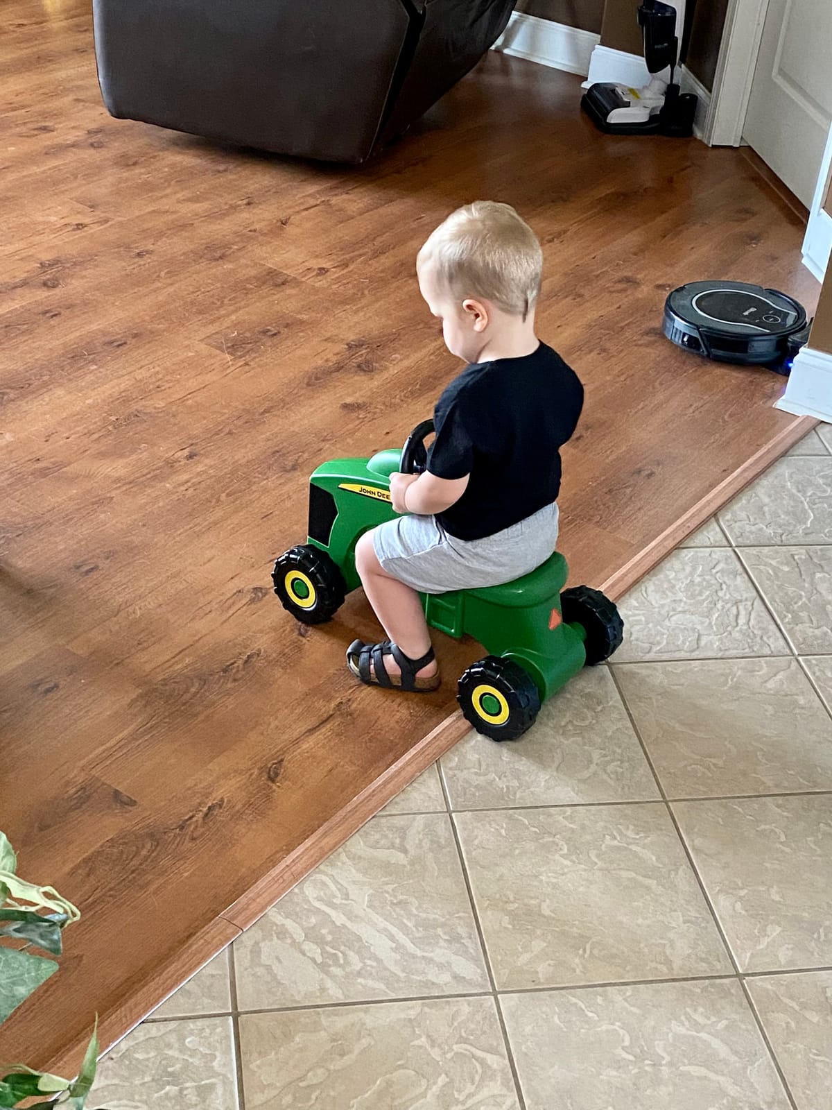 John Deere Ride On Toys Sit 'N Scoot Activity Tractor for Kids Ages 18 Months and Up, Green | Foot-to-Floor Ride On Toy, Officially Licensed John Deere Toy, Indoor/Outdoor Push Tractor, Ages 18 Months and Up customer photo 1