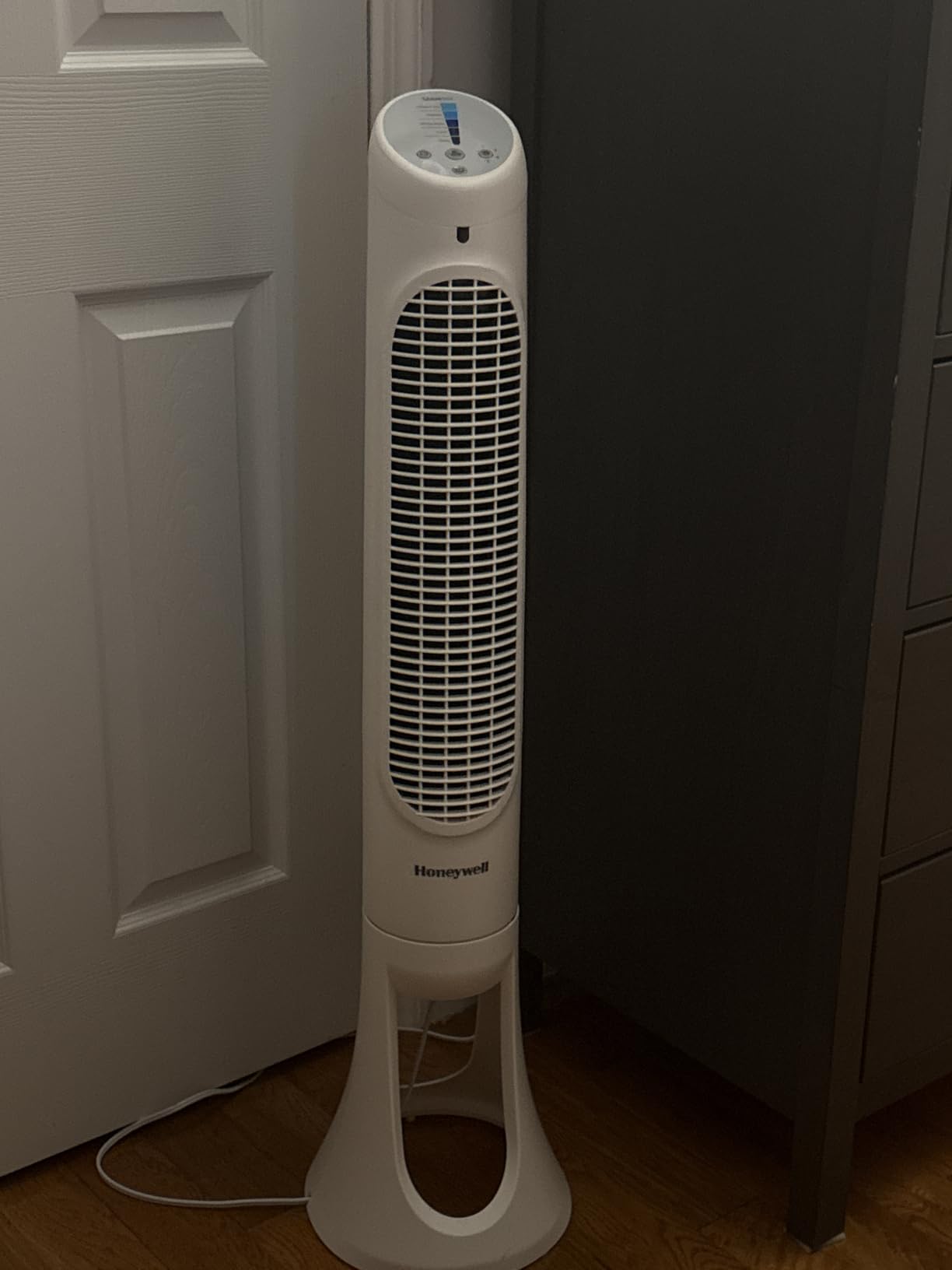 Honeywell QuietSet Whole Room Tower Fan, Oscillating Tower Fan with Remote, Black, HYF290B | 8 Enhanced Powerful and Quiet Fan Settings, Oscillating Airflow, Auto Timer, Slim Space-Saving Design with Remote Control customer photo 2