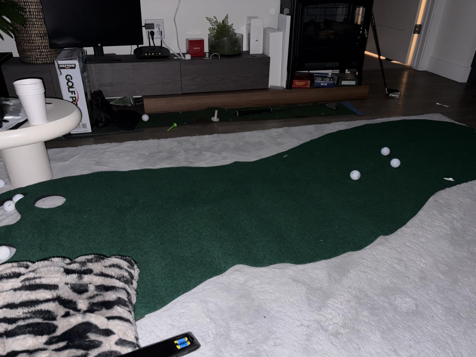 SKLZ Putting Green: Perfect Your Golf Skills with Realistic Home Practice - Improve Your Putting Stroke, Lower Your Scores, and Enjoy Convenient, Training Anytime, Anywhere! customer photo 2