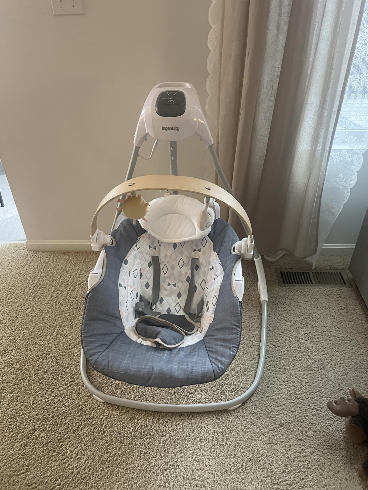 Ingenuity SimpleComfort Lightweight Compact 6-Speed Multi-Direction Baby Swing, Vibrations & Nature Sounds, 0-9 Months 6-20 lbs (Pink Cassidy) customer photo 1