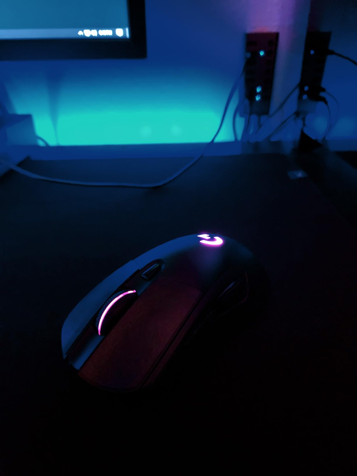 Logitech G703 Lightspeed Wireless Gaming Mouse - Black customer photo 2