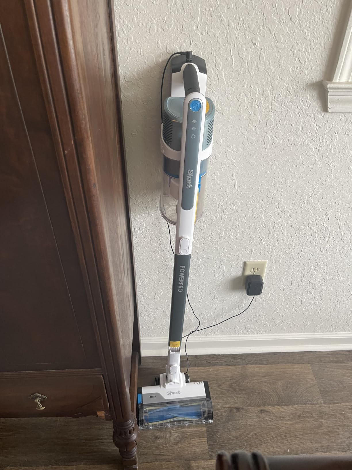 Shark Pet Cordless Stick Vacuum, Grey, IX141 customer photo 1