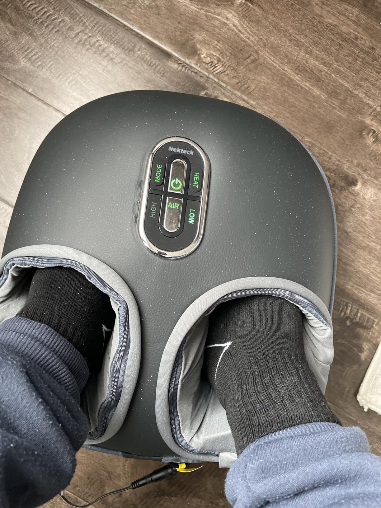 Nekteck Shiatsu Foot Massager with Heat [2026 Upgraded], 3 Modes Deep Kneading Therapy Air Compression, Feet Massage for Plantar Fasciitis, Relaxation Gifts for Men Women Mom Dad Birthday customer photo 1