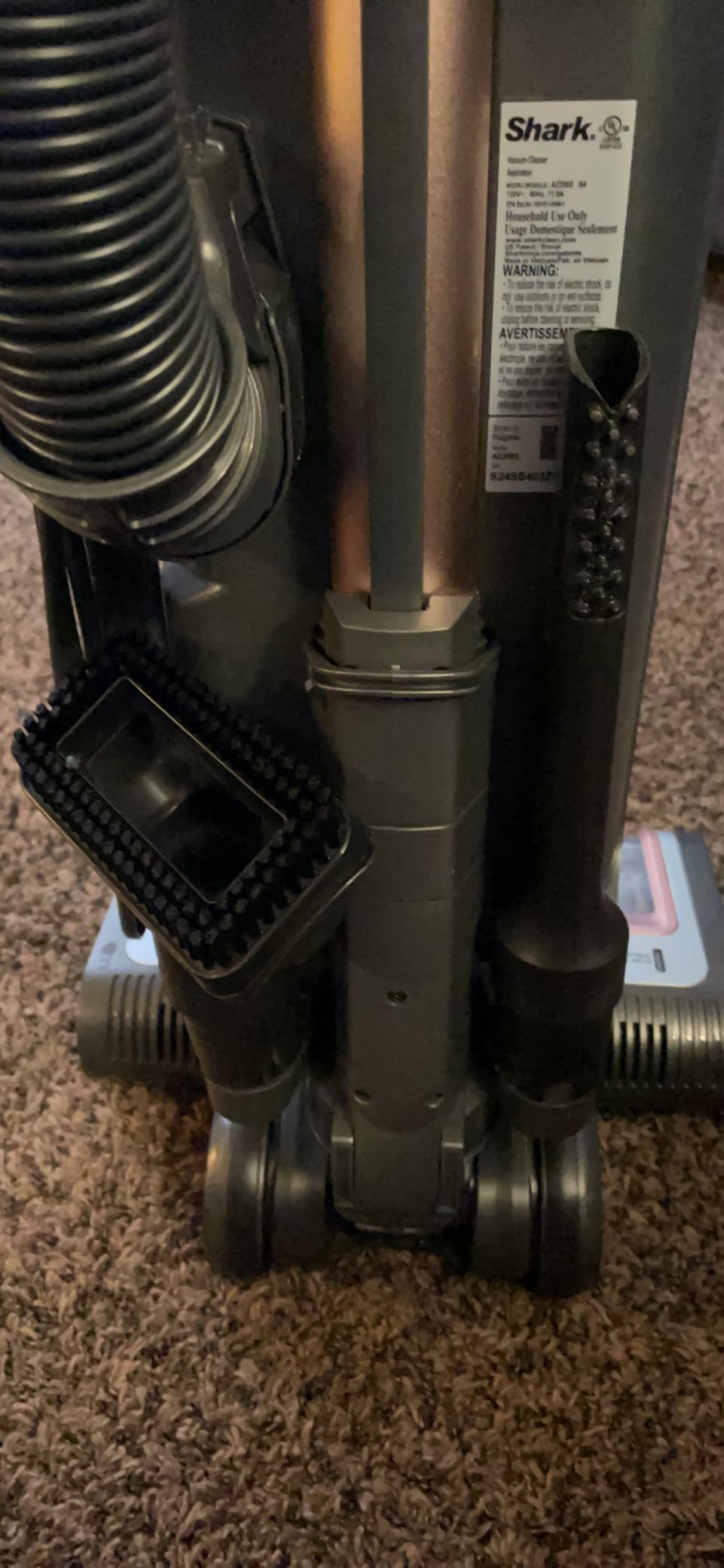 Shark AZ2002 Vertex Powered Lift-Away Upright Vacuum with DuoClean PowerFins, Self-Cleaning Brushroll, Large Dust Cup, Pet Crevice Tool, Dusting Brush & Power Brush, Silver/Rose Gold | DuoClean PowerFins, self-cleaning brushroll, large dust cup, crevice tool, dusting brush, power brush customer photo 1