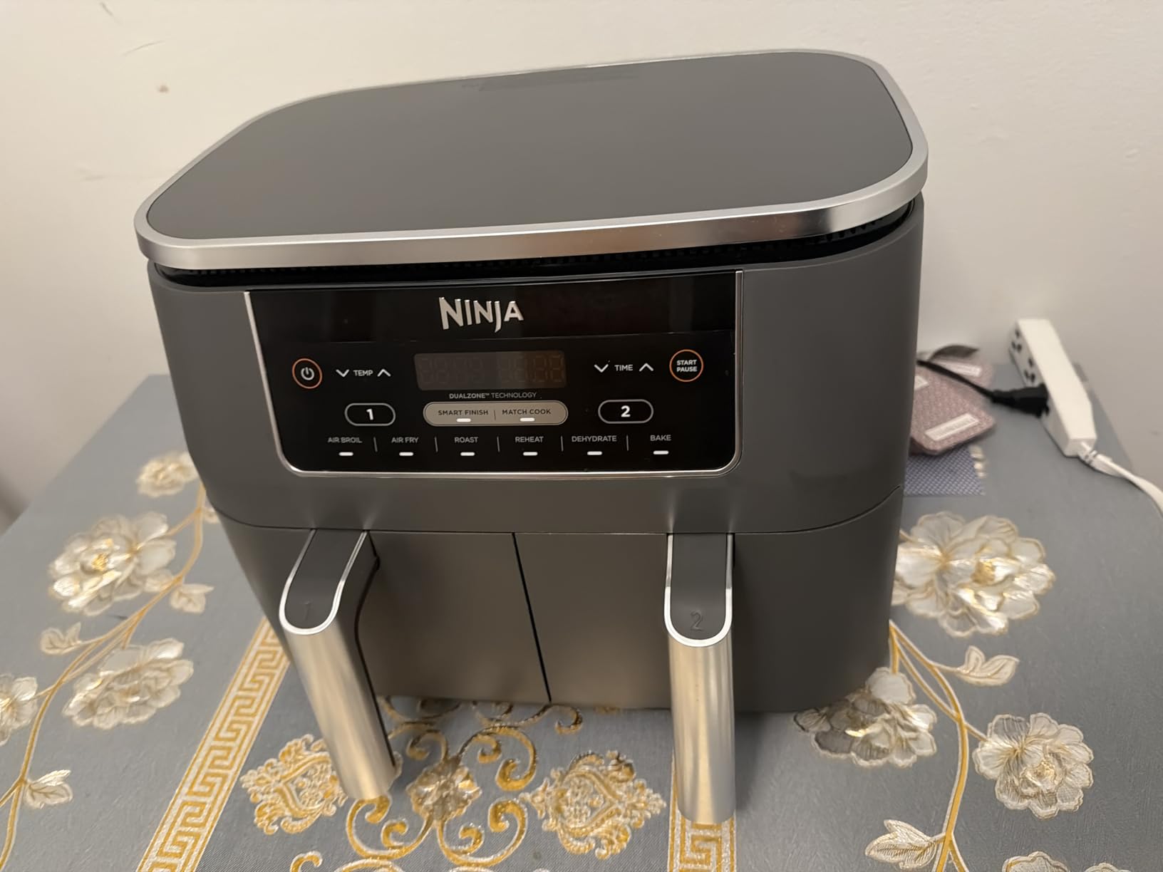 Ninja DZ201 Foodi 8 Quart 6-in-1 DualZone 2-Basket Air Fryer, Match Cook and Smart Finish to Roast, Broil, Dehydrate for Quick Easy Meals, Grey customer photo 1