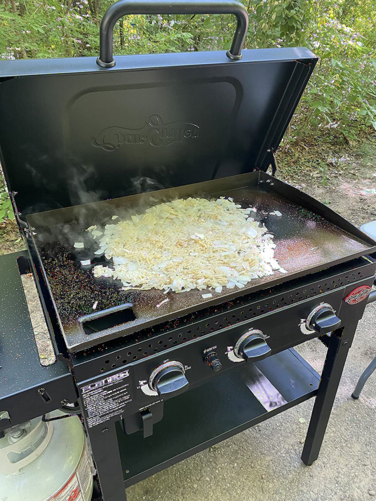 Char-Griller® Flat Iron 3-Burner Propane Gas Flat-Top Griddle with Steel Griddle Top, Hinged Lid and Wind Guards, 520 Cooking Square Inches in Black, Model 8428 customer photo 2