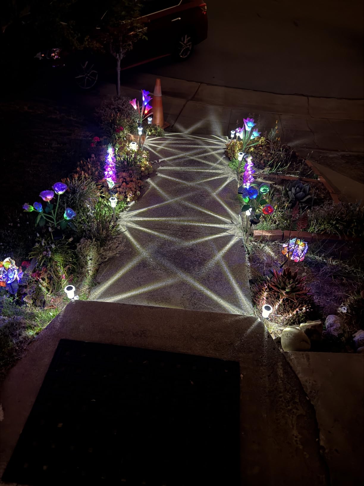 Eyrosa Solar Outdoor Lights, 10 Pack Waterproof Stainless Steel Solar Stake Lights for Pathway Garden Yard Path Walkway Driveway Lawn Patio Outside Decor, Cool White customer photo 1