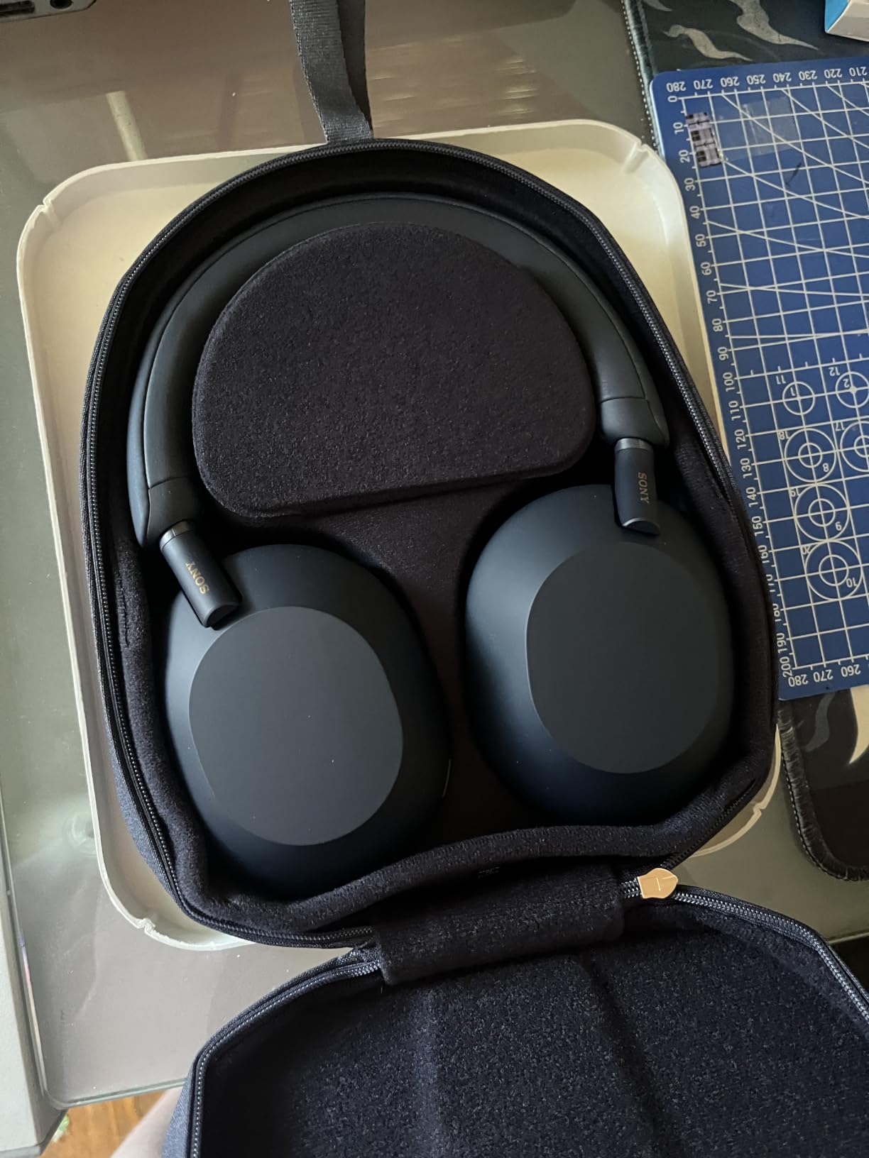 Sony WH-1000XM5 Premium Noise Cancelling Wireless Headphones, Silver customer photo 1