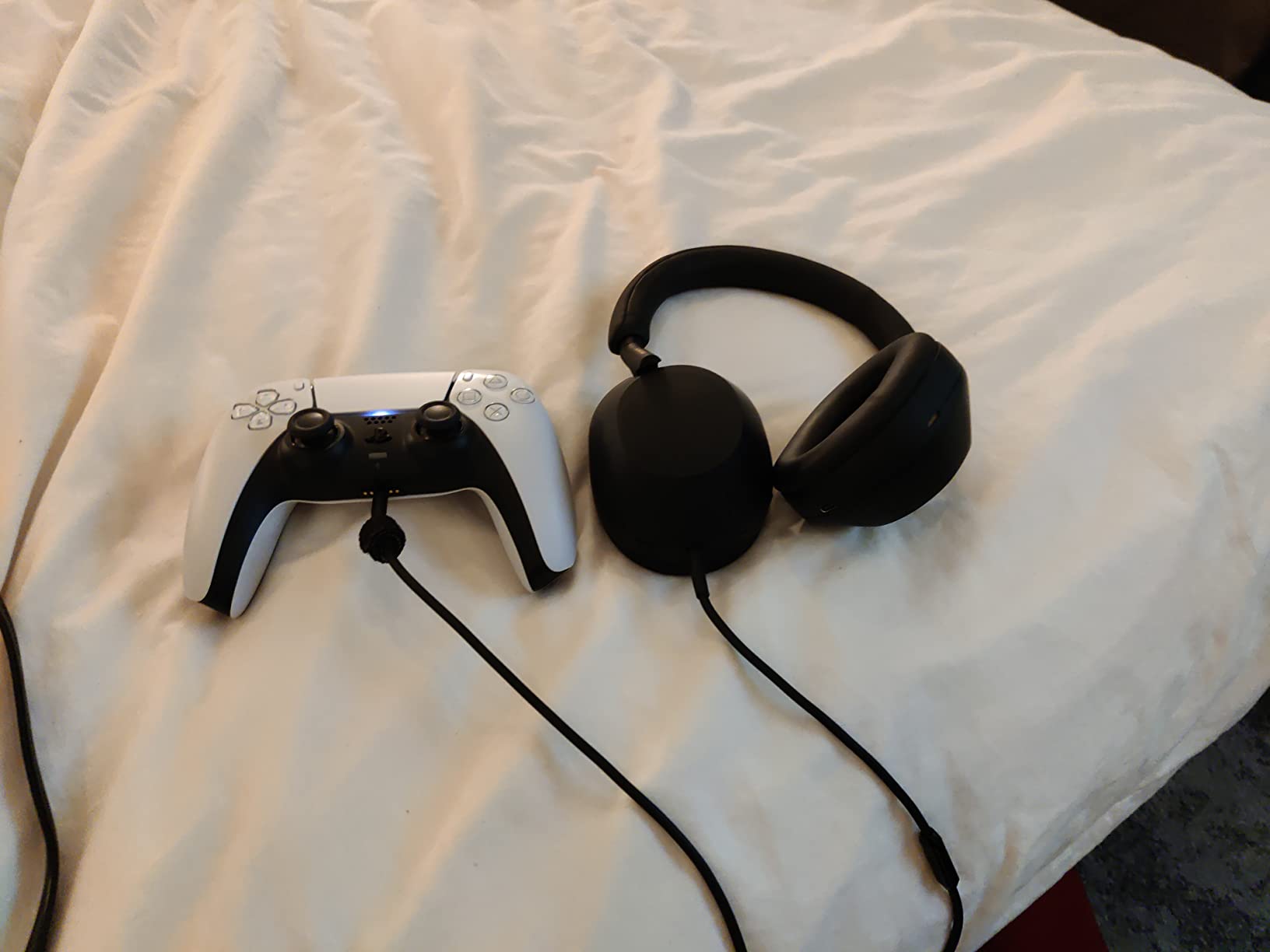 Sony WH-1000XM5 Premium Noise Cancelling Wireless Headphones, Silver customer photo 2