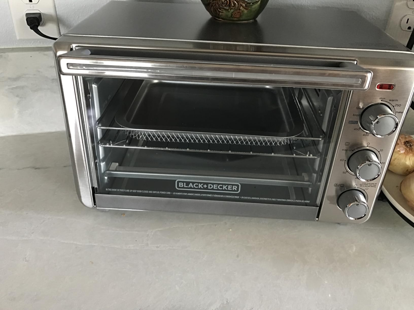 BLACK+DECKER 6-Slice Air Fry Toaster Oven, 5-in-1 Countertop Oven customer photo 1