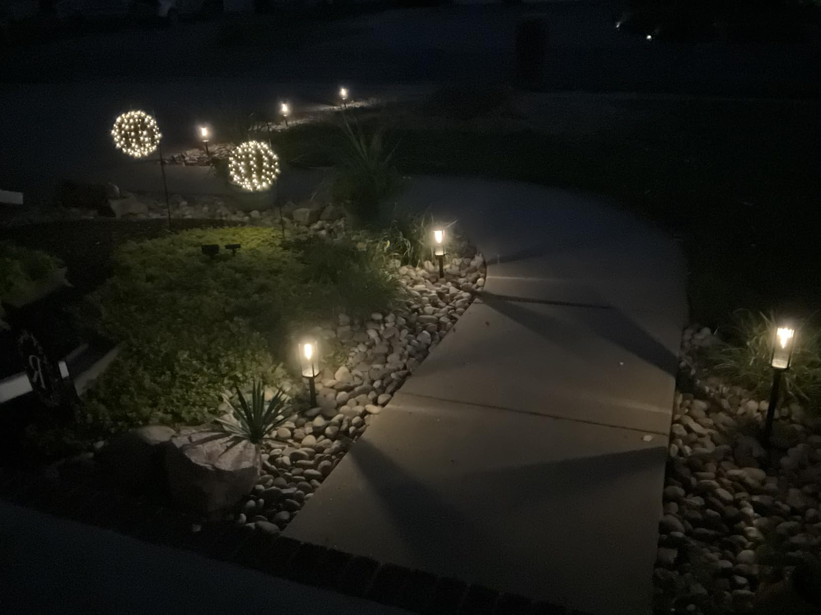 BITPOTT Solar Lights Outdoor, 8 Pack, Warm White, IP65 customer photo 2