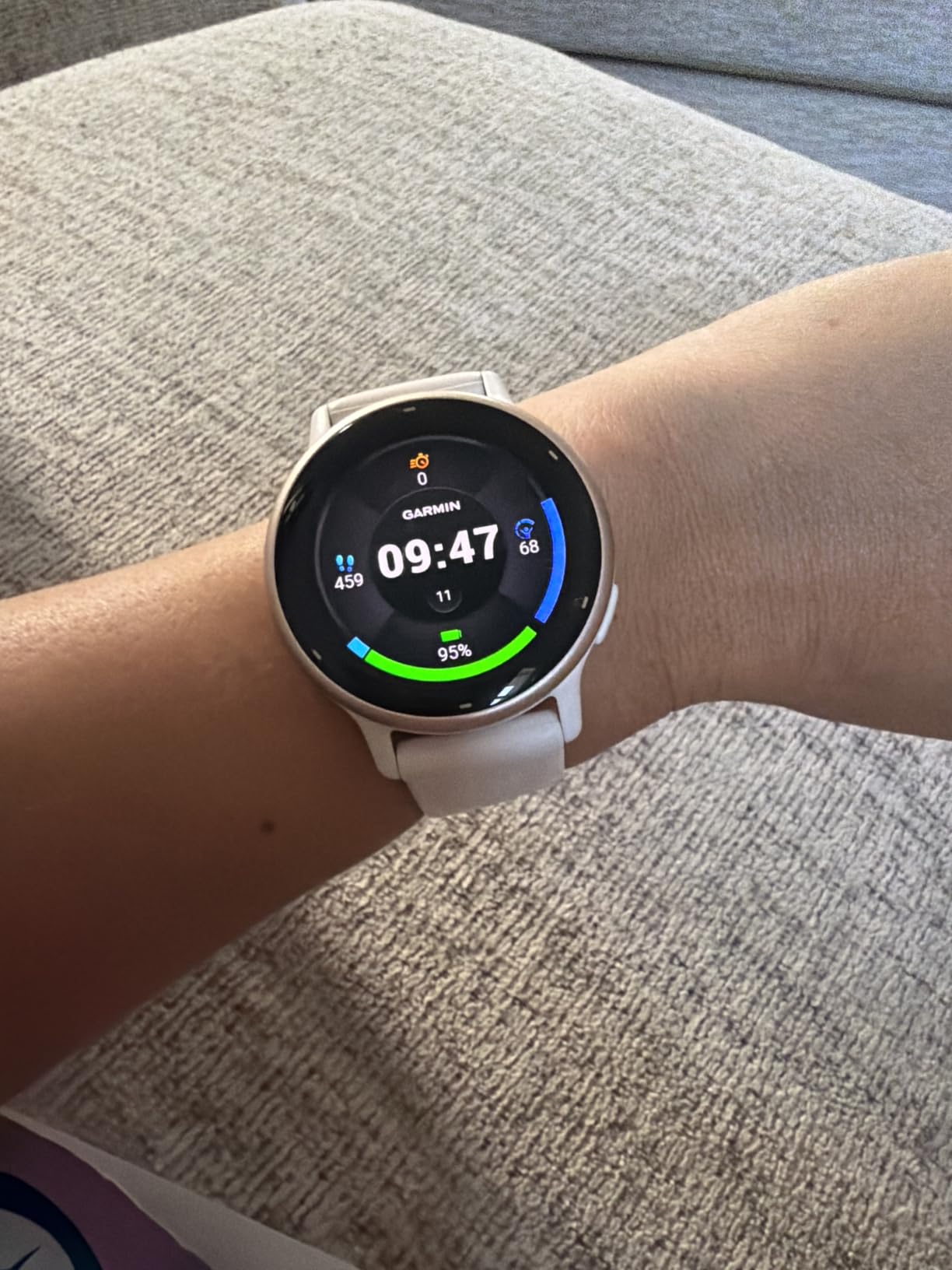 Garmin vívoactive® 5, Health & Fitness GPS Smartwatch, 42mm, Ivory customer photo 2