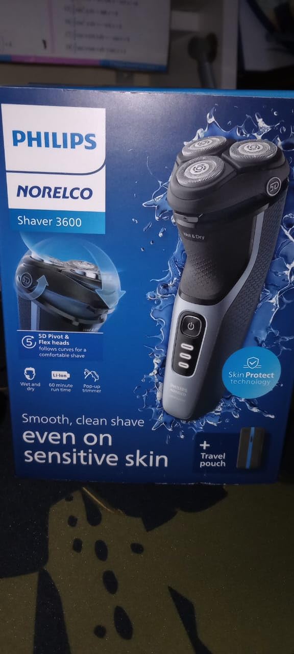 Philips Norelco 3600 Electric Shaver, Storm Blue customer photo 1