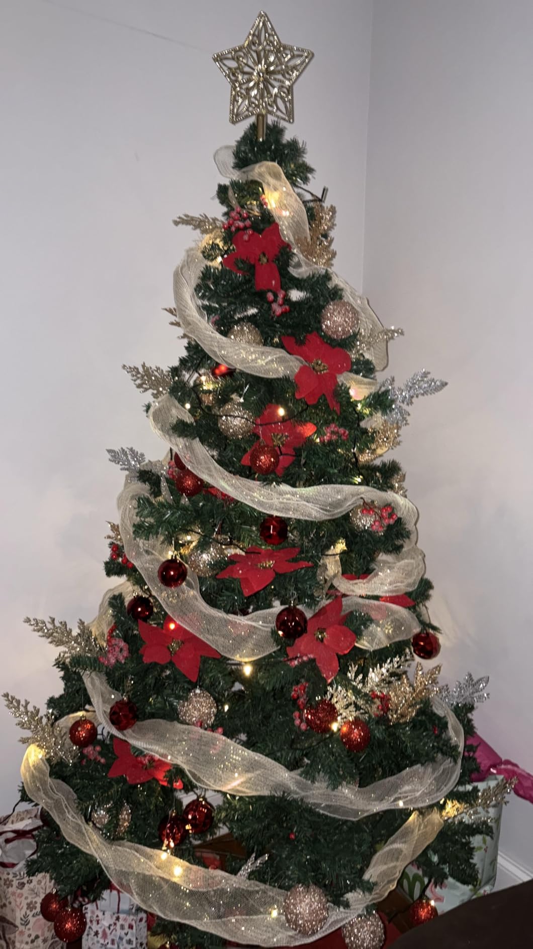 Artificial Christmas Tree, 1000 PVC Tips Full Hinged Spruce Tree with Foldable Metal Stand, Easy Assembly Xmas Tree for Home Office Holiday Party Decoration (Green, 7FT) customer photo 1