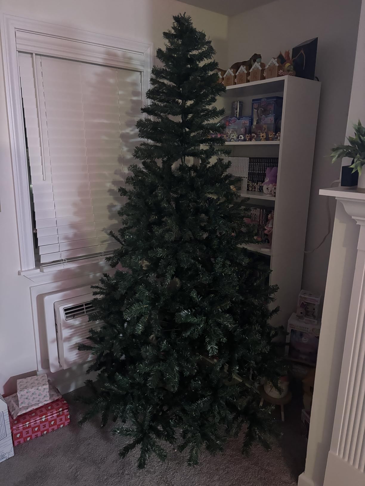 Artificial Christmas Tree, 1000 PVC Tips Full Hinged Spruce Tree with Foldable Metal Stand, Easy Assembly Xmas Tree for Home Office Holiday Party Decoration (Green, 7FT) customer photo 2