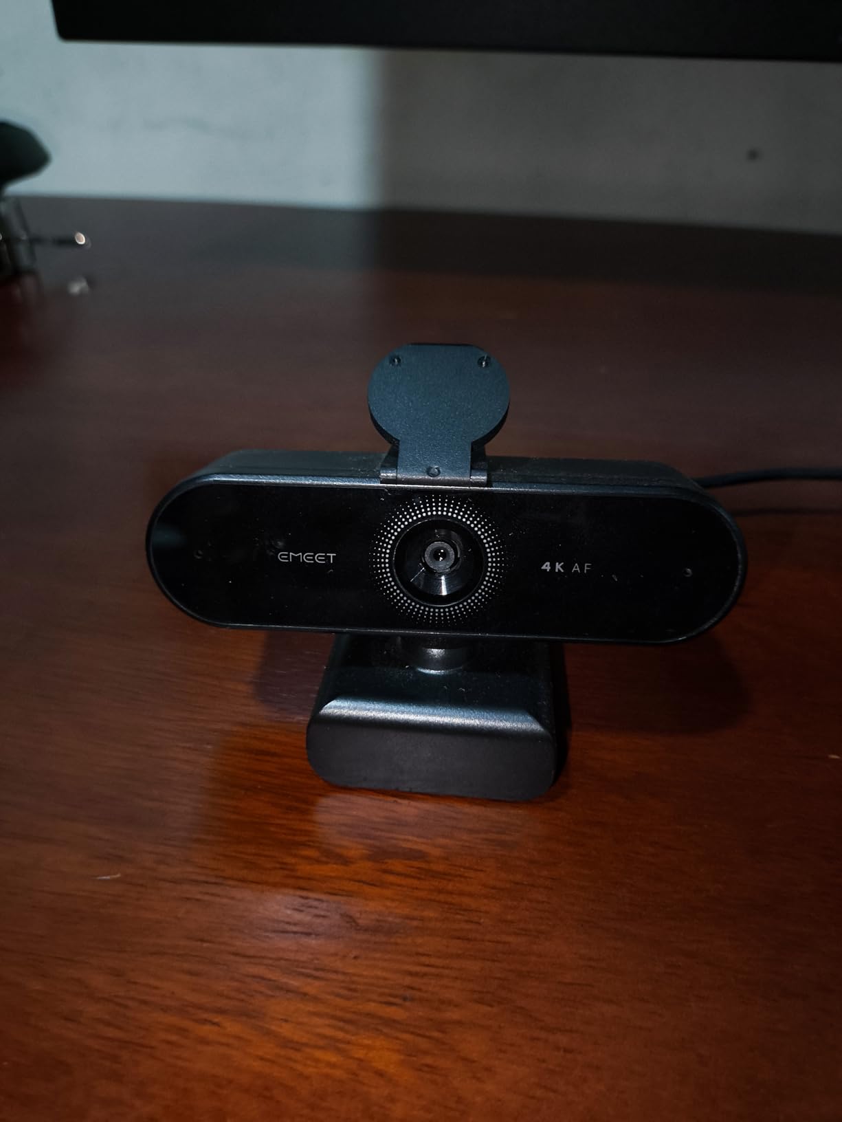 EMEET NOVA 4K Webcam for PC, Ultra 4K HD, PDAF Autofocus, Dual Omni Mics | 73° FOV, Auto Light Correction, USB-A, Privacy Cover, Ideal for High-End Business Meetings&Live Streaming customer photo 2