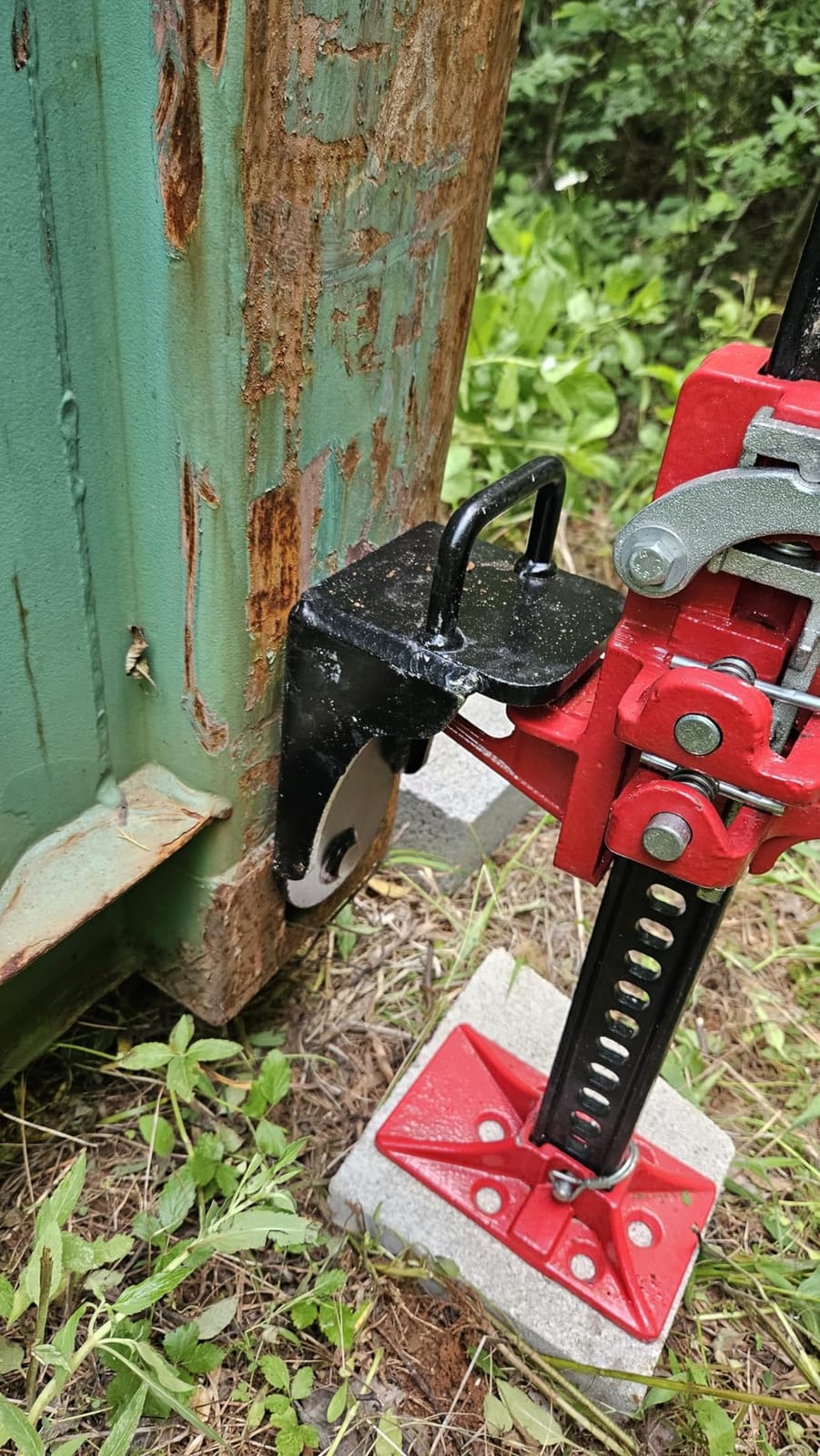 DEEAGLE Shipping Container Jack Lug with U-Shaped Handle | Storage Leveler Booster, Lifter, Accessories Attachment (Pack of 1) customer photo 1