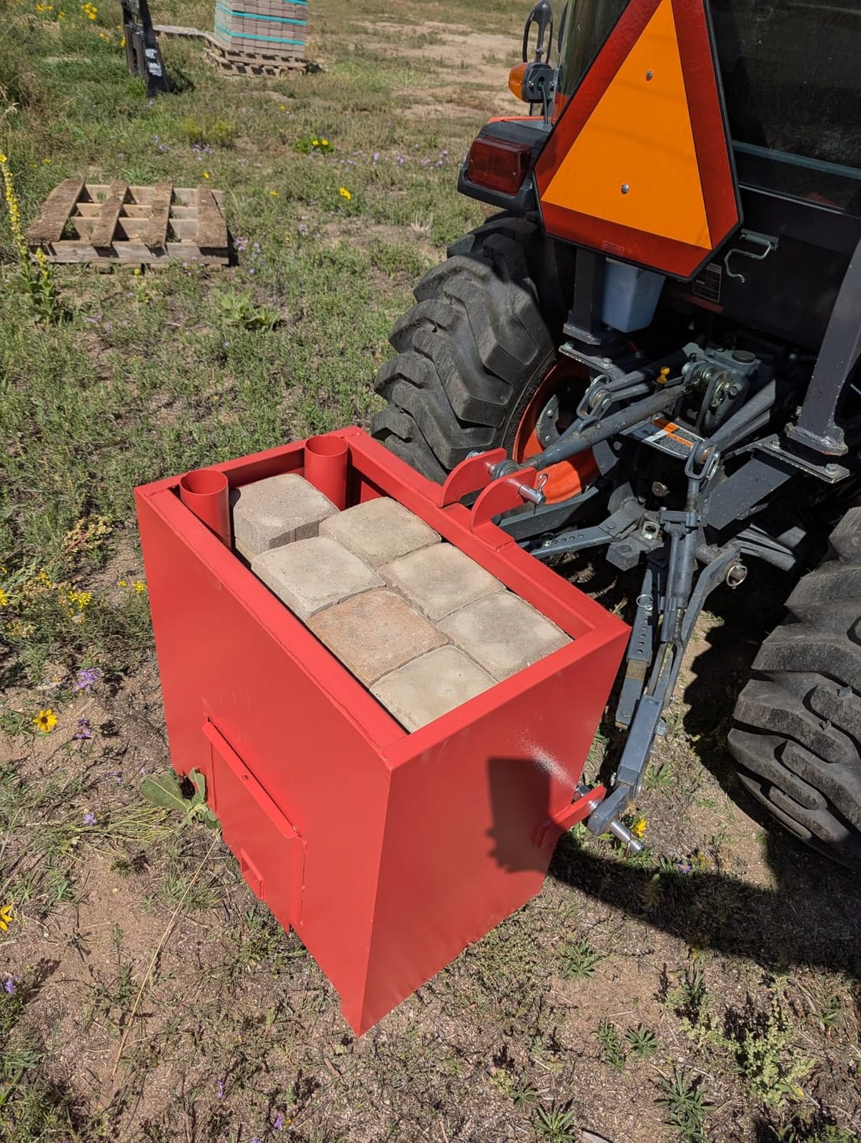YITAMOTOR 3 Point Hitch Ballast Box, 800 lbs Tractor Ballast Box with 2'' Quick Hitch Receiver for 3 Point Category 1 Tractors, Loaders and Skid Steers, Red | 800 lbs Capacity, Heavy Duty 6ft³ Loader Attachment with Sliding Door, Universal Quick Attach, Red customer photo 1