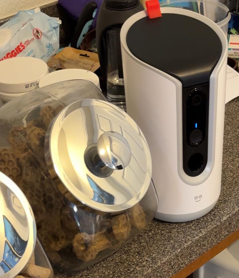 Geeni Pet Treat Dispenser Camera, 2K HD Wi-Fi Enabled, Auto-Follow, White customer photo 2