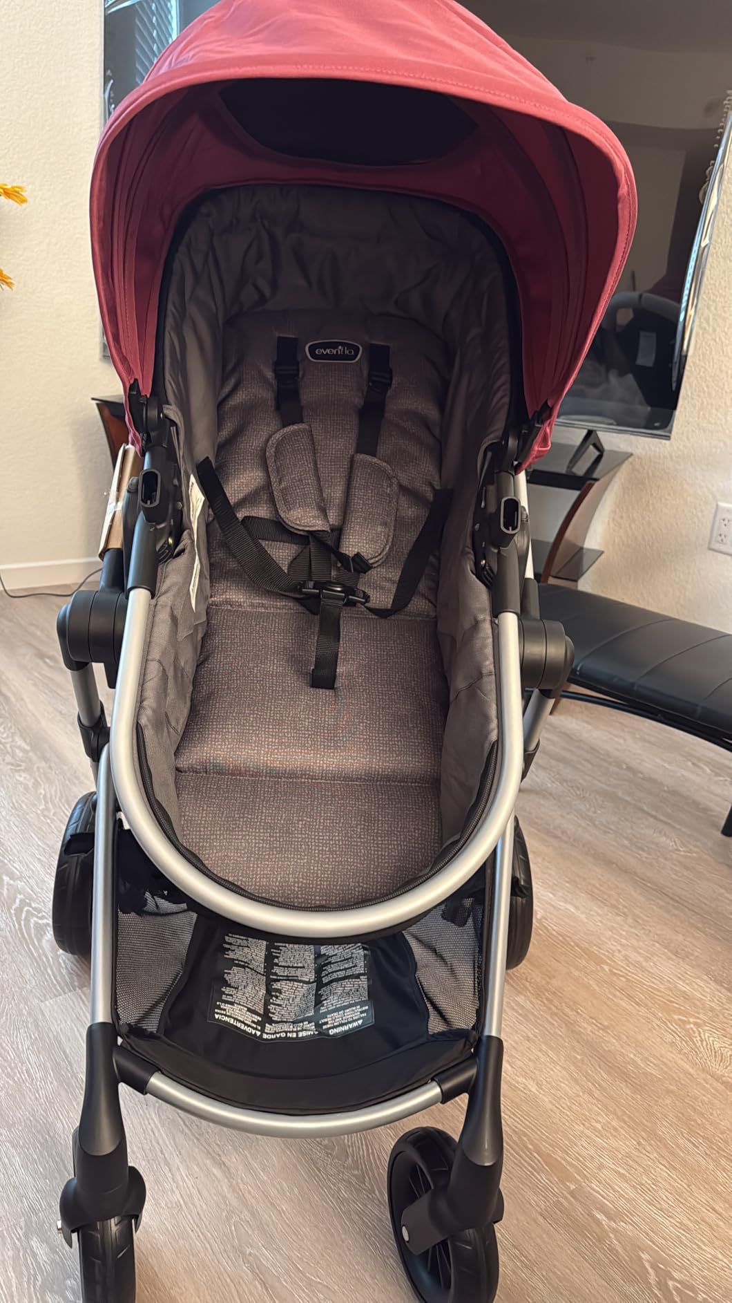 Evenflo Pivot Modular Travel System w/LiteMax Preemie and Infant Car Seat customer photo 1