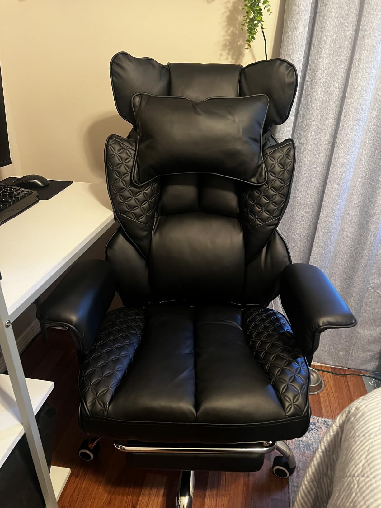 GTPLAYER Big and Tall Gaming Chair 400lbs Heavy Duty Office Chair with Foot Rest & Ergonomic Pocket Spring Lumbar Support, High Back 3D Saddle Shaped Cushion for Back Pain Relief, Matte-Black customer photo 1