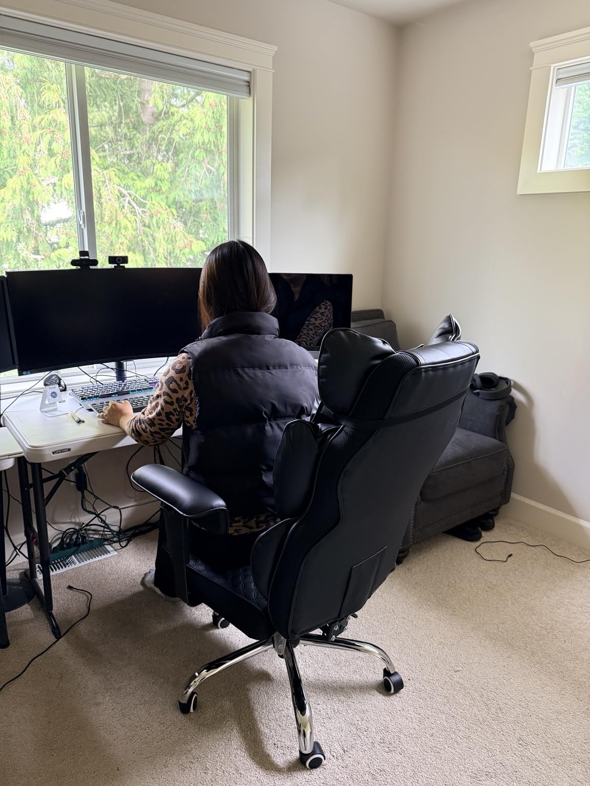 COMHOMA Big and Tall Office Chair Heavy Duty Wide Ergonomic Gaming Chair with Deluxe Embossing Designed Leather with Foot Rest,150°Reclining Adjustable Armrests Pocket Spring Back Support and Pillow customer photo 2