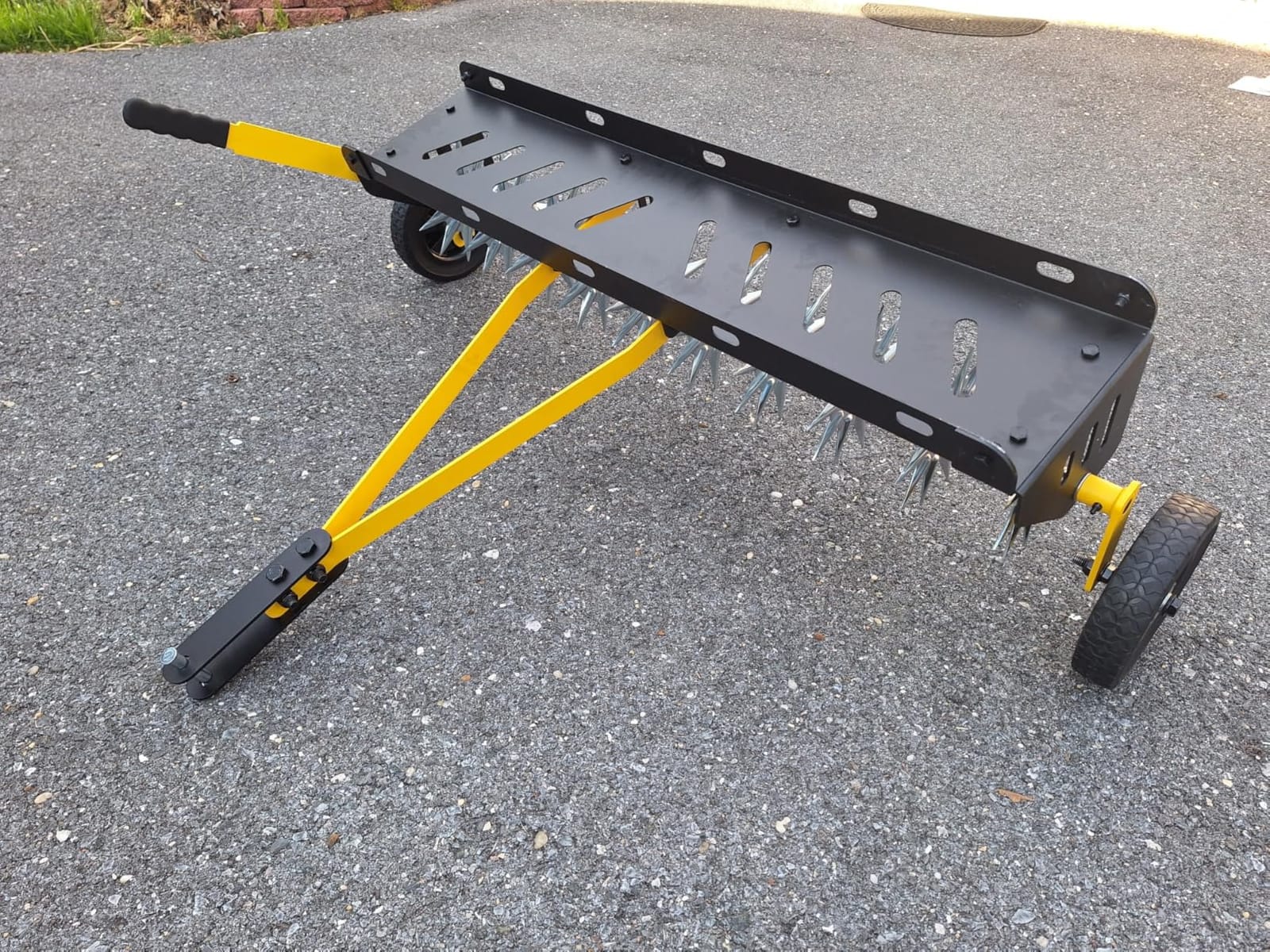 40-Inch Tow Behind Spike Aerator, Pull Behind Lawn Aerator with 10 Galvanized Steel Tines for Aerating Lawns, Soil Penetrator Spikes Tractor with Wheels, Extra-Wide Tow Bar for Garden & Farm customer photo 1