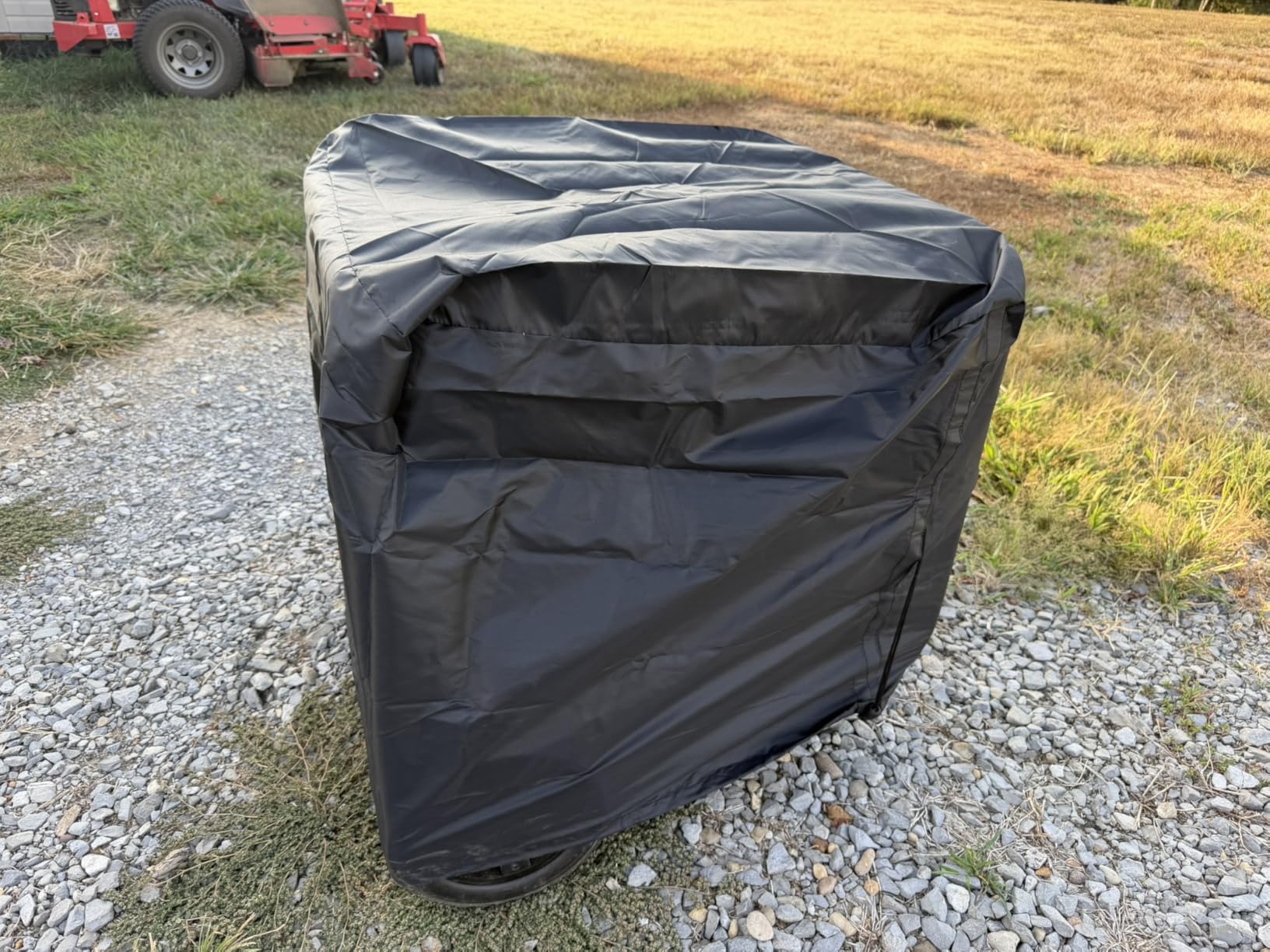 Waterproof Universal Generator Cover, Outdoor Generator Tent Running Cover, Portable Generator Enclosure 420D Oxford Fabric with Elastic Drawstring (BLACK, 28