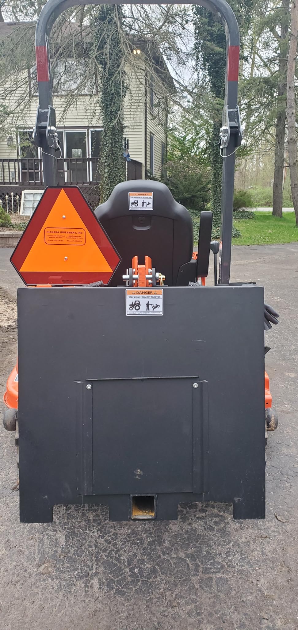 Garvee Ballast Box 3 Point Category 1 Tractor, 800 LBS Capacity Ballast with 2 in Hitch Receiver, Fits Category 1 Tractor Attachment, Black customer photo 2