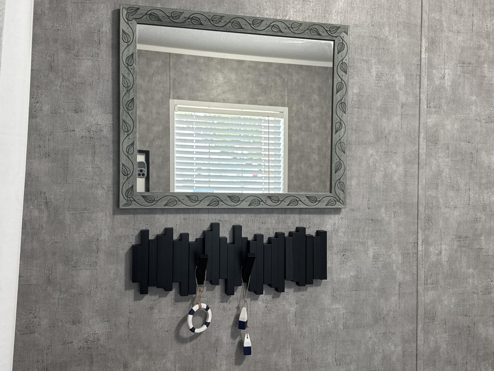 Umbra Sticks Wall Mount Coat Rack, 5 Hook Retractable Pegs, Black customer photo 1