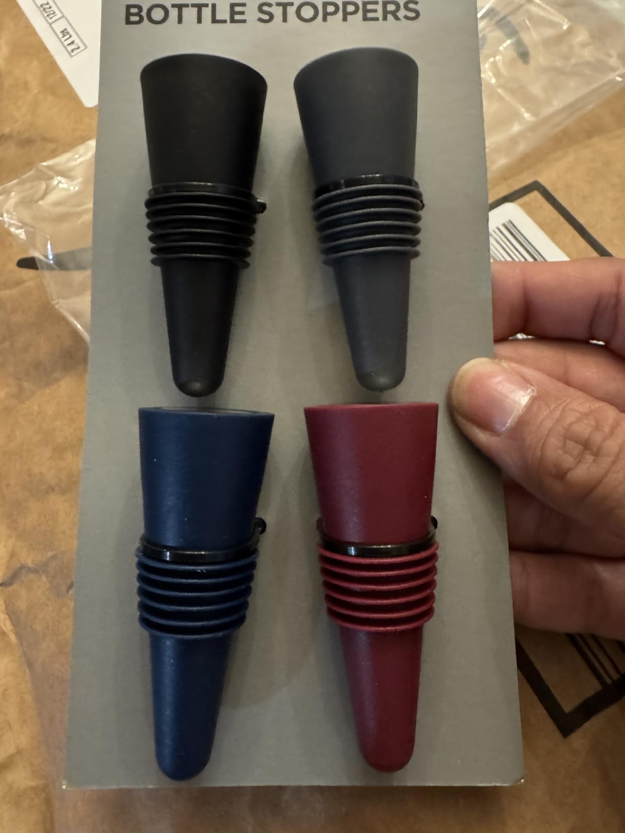 Rabbit W6121 Bottle Stoppers Set of 4, Multicolor Wine Bottle Caps to Preserve Freshness, Stylish and Durable, Perfect for Parties and Gifts customer photo 1