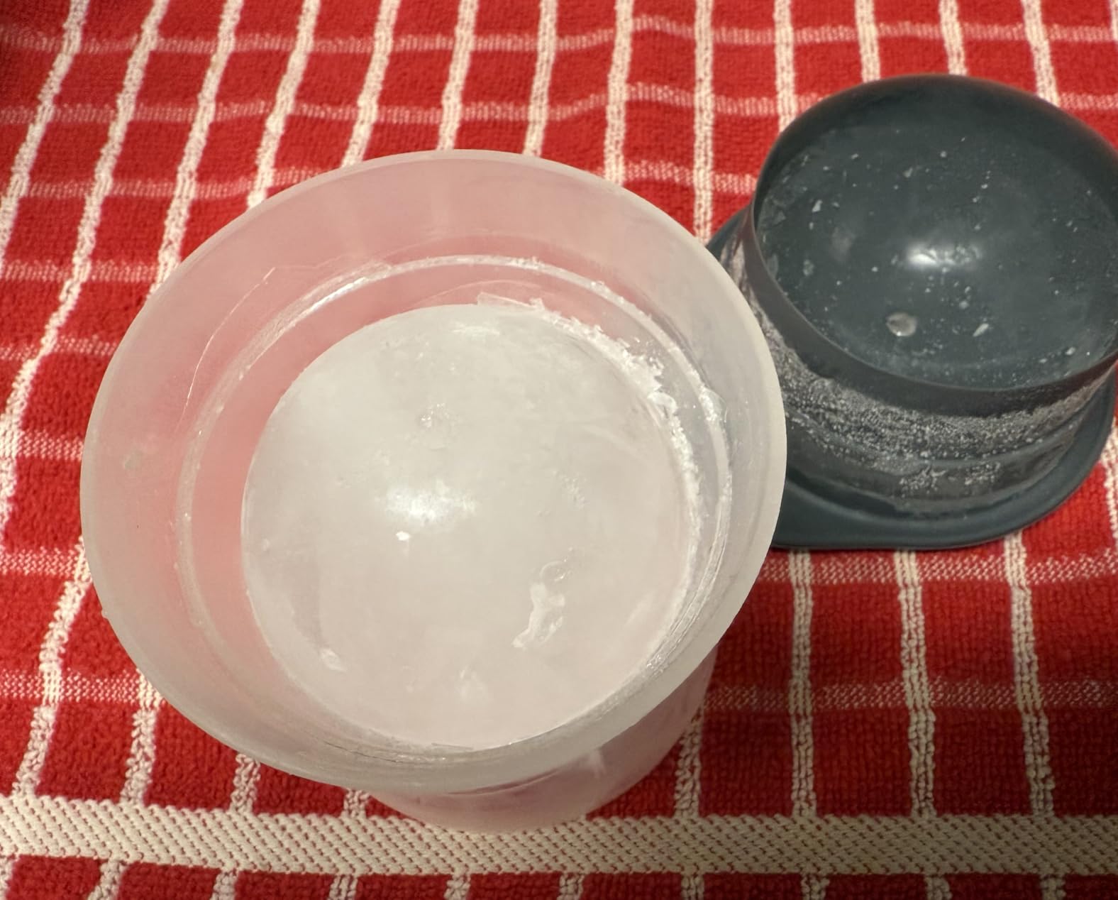 Tovolo Craft Ice Sphere Molds for Whiskey & Cocktails, Set of 2, Large customer photo 1