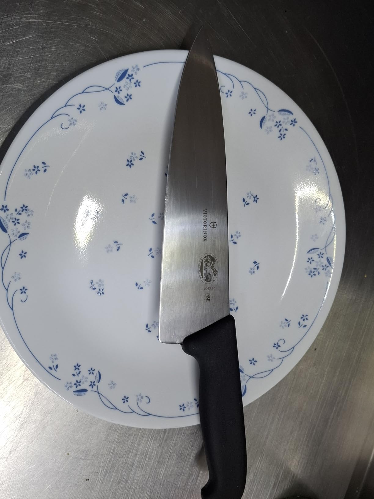 Victorinox Fibrox Pro 8 Inch Chef’s Knife, Dishwasher Safe, Black | Ergonomic TPE non-slip handle for professional chopping, slicing, and dicing. Swiss made, dishwasher safe kitchen tool customer photo 2