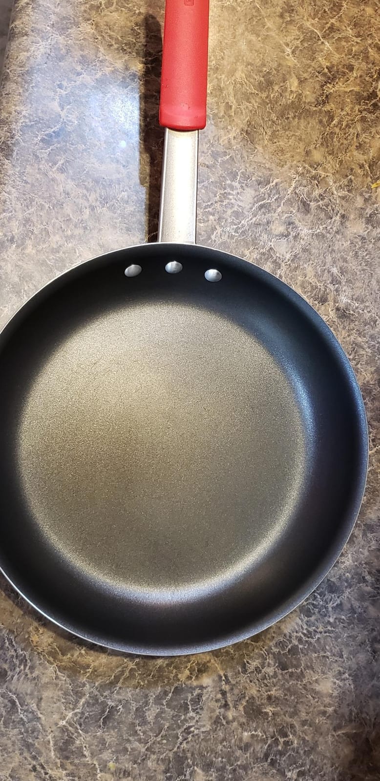 Tramontina Professional 10-Inch Non Stick Frying Pan | Heavy-Gauge Aluminum Skillet with Reinforced Nonstick Coating, Red Handle, Dishwasher and Oven Safe, Made in Brazil customer photo 2