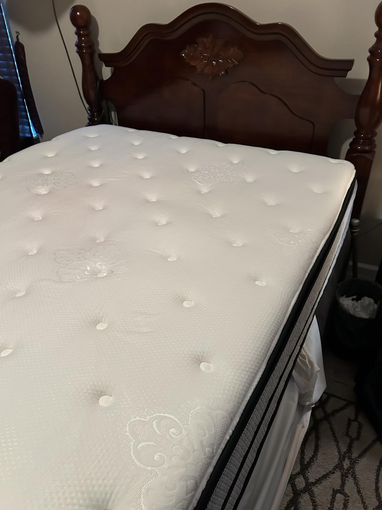 AllerEase Waterproof Mattress Protector Stain Protection Queen Size Allergen Barrier Hot Water Washable Machine Washable Durable Zippered Knit Mattress Cover Stretch Corners (White) customer photo 2