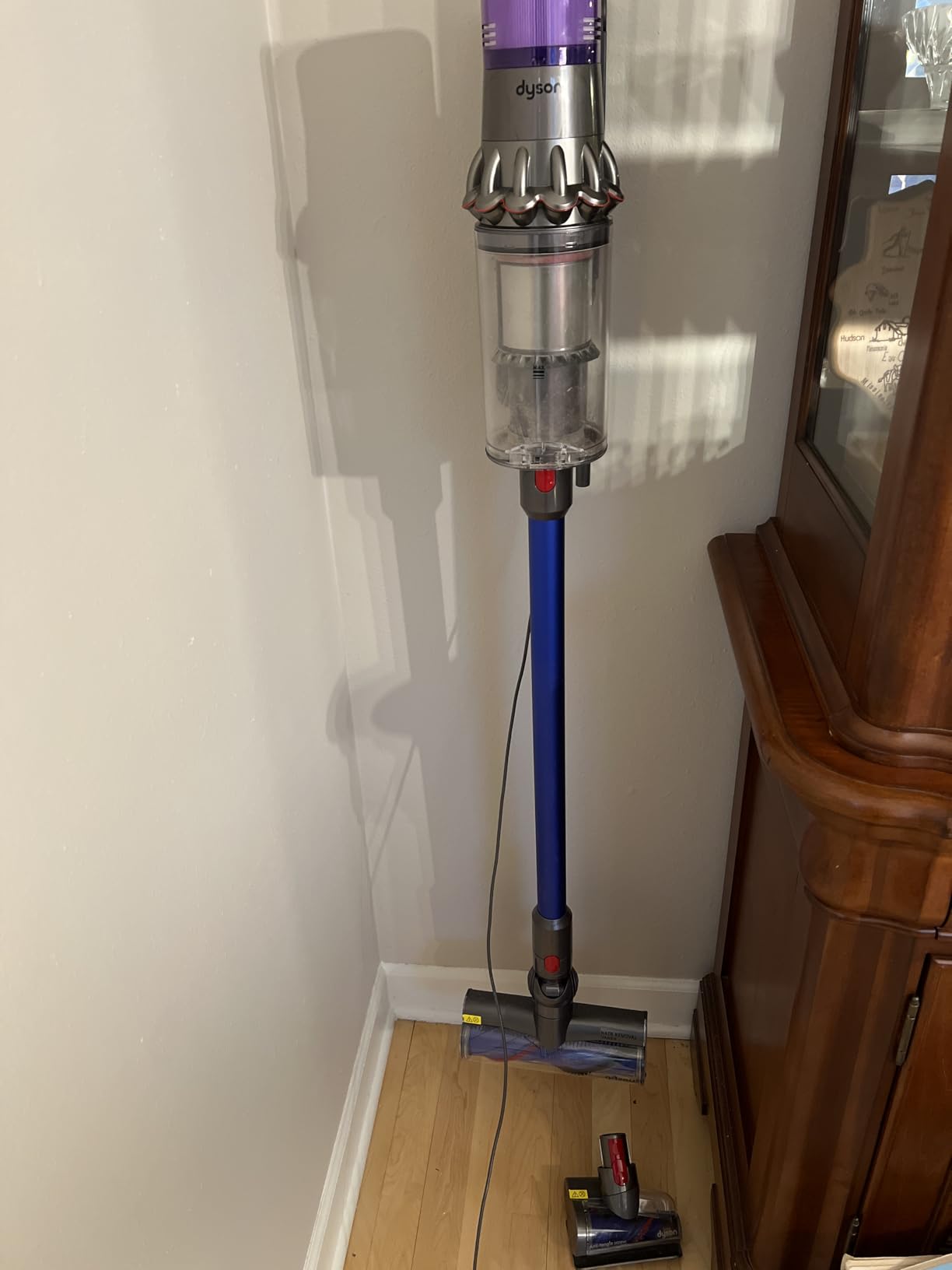 Dyson V11 Origin Cordless Vacuum, 185AW, 3 Power Modes, Up to 60 Minutes,² Deep Cleans Hard Floors and Carpets, Detangles pet Hair, Converts to Handheld customer photo 1