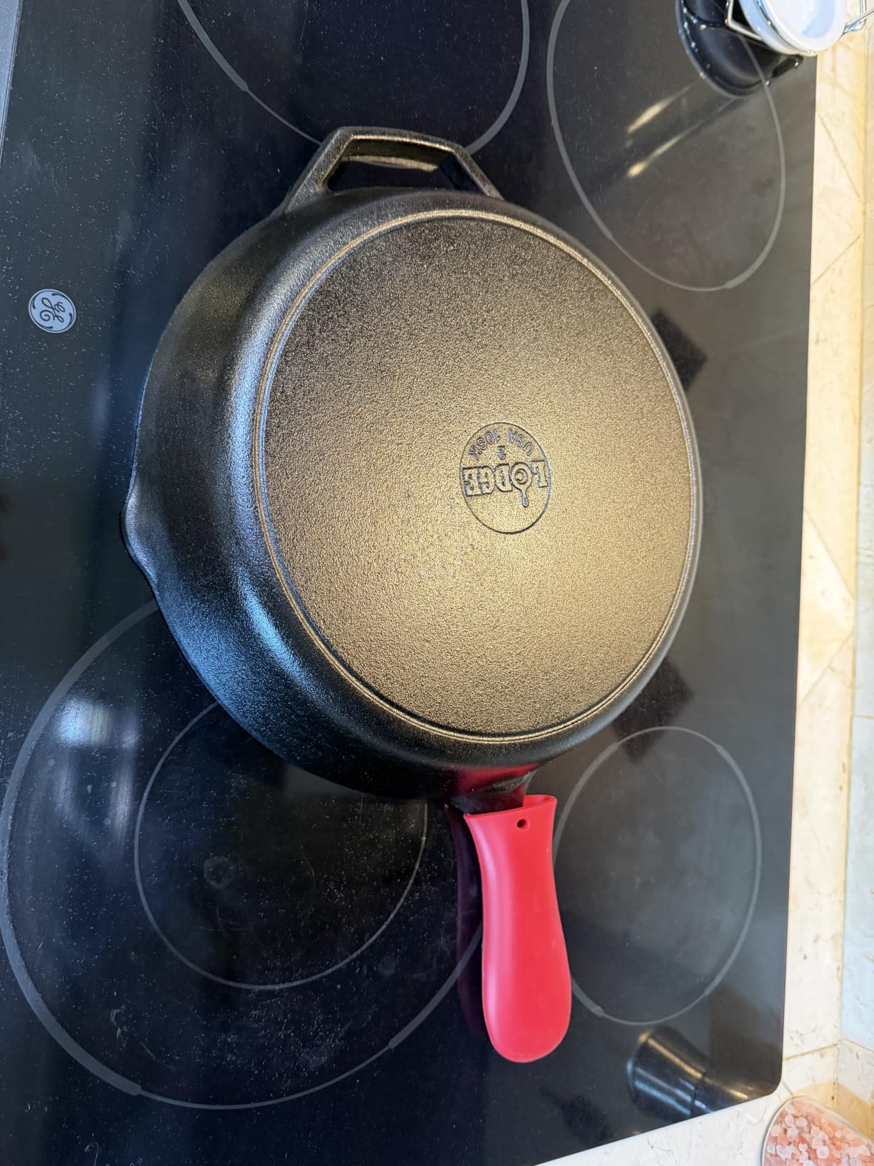 Lodge Pre-Seasoned Cast Iron Skillet with Silicone Handle Holder, 12 Inches | Non-Toxic & Naturally Non-Stick Frying Pan with Silicone Hot Handle Holder, Pan is Safe for Oven & Stovetop Use customer photo 1