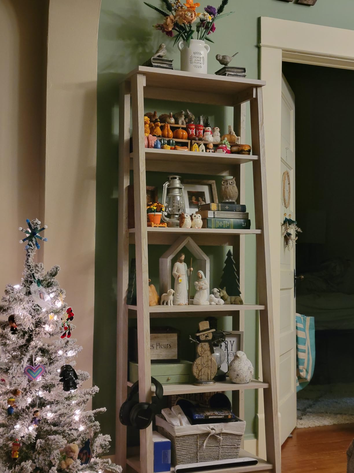 Sauder Ladder Bookshelf 5 Tier Trestle Ladder Shelf Wooden Bookcase, in Jamocha Wood customer photo 1