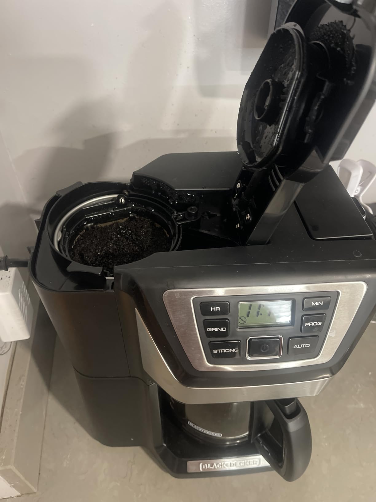 BLACK+DECKER 12-Cup Grind and Brew Coffee Maker customer photo 2