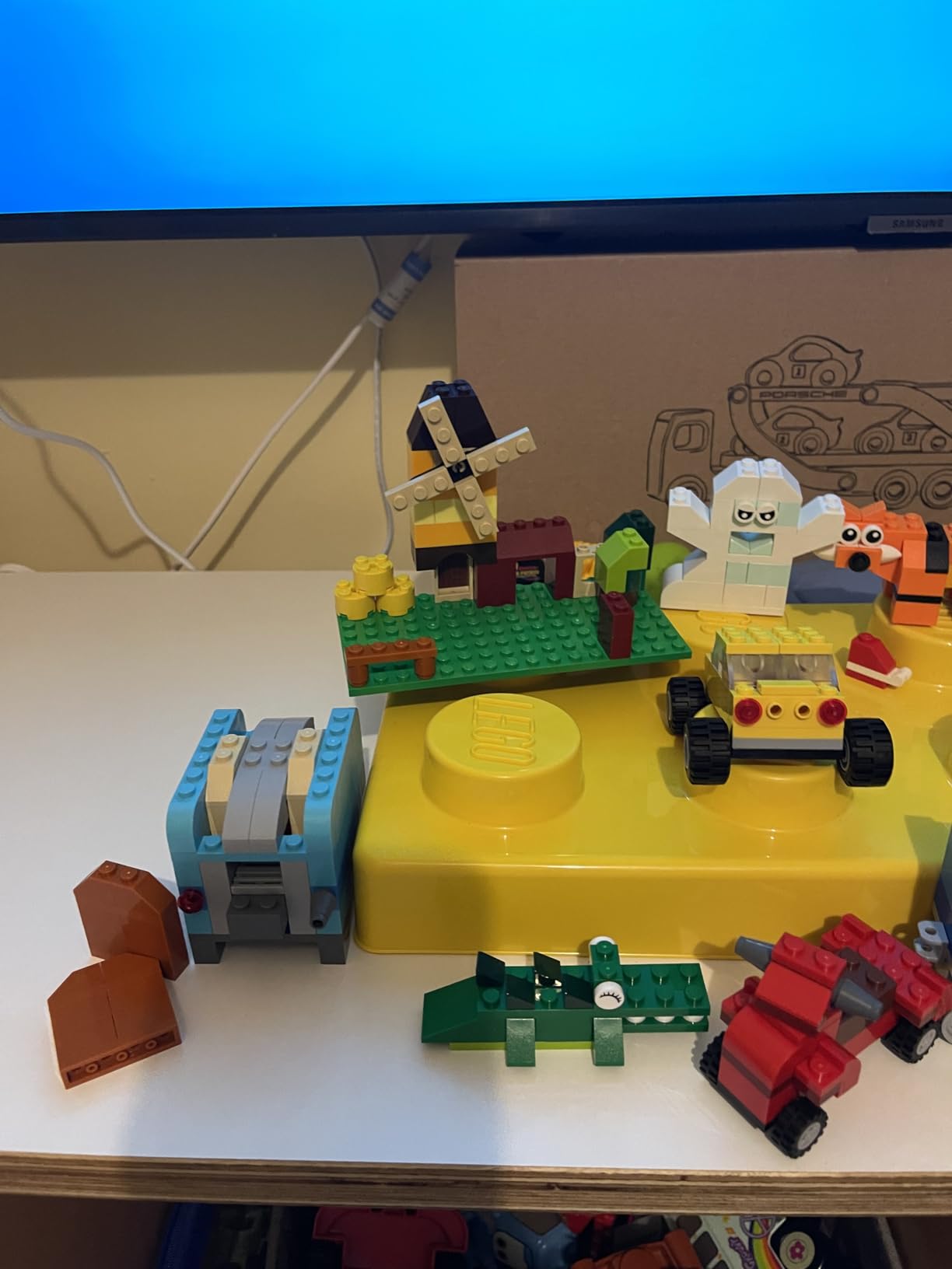 LEGO Classic Medium Creative Brick Box 10696 customer photo 2