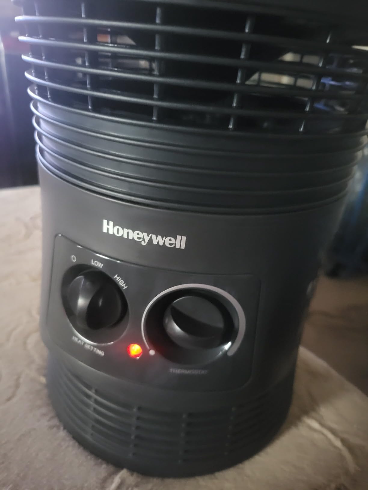 Honeywell HHF360V 360 Degree Surround Fan Forced Heater with Surround Heat Output Charcoal Grey Energy Efficient Portable Heater with Adjustable Thermostat & 2 Heat Settings, Small customer photo 2